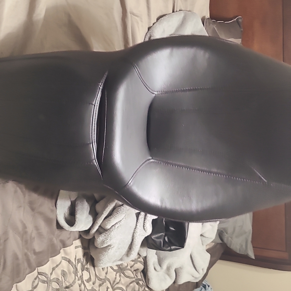 Harley Davidson Motorcycle Seat Saddle Black Leather 24688 LOW  RDW-92/61-0067